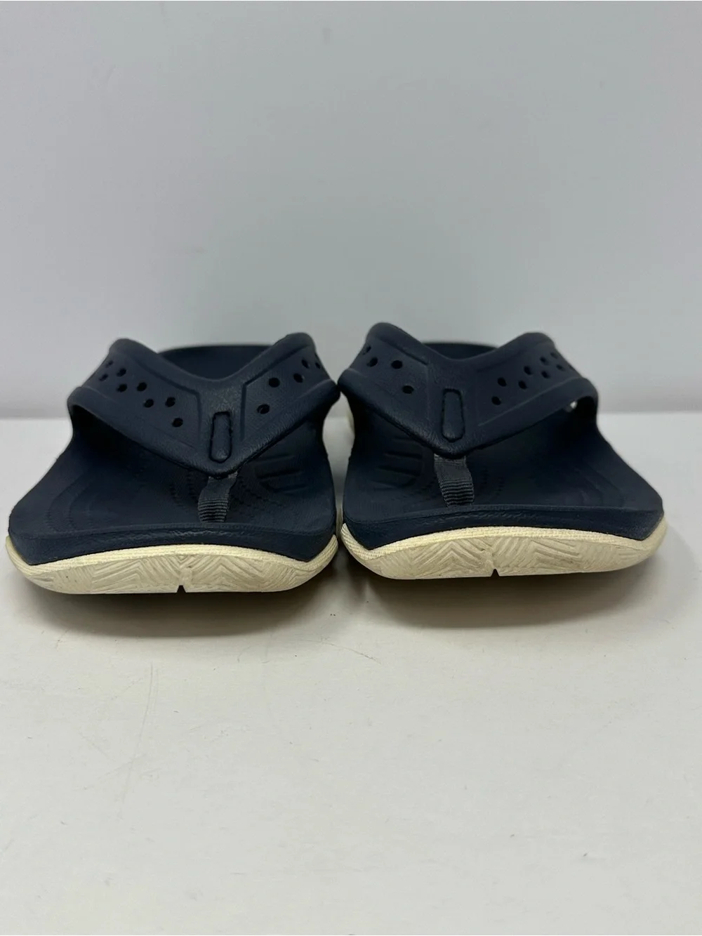 Crocs Crocband Thong Flip Flops Mens Sz 10 Navy Beach Sandals S2